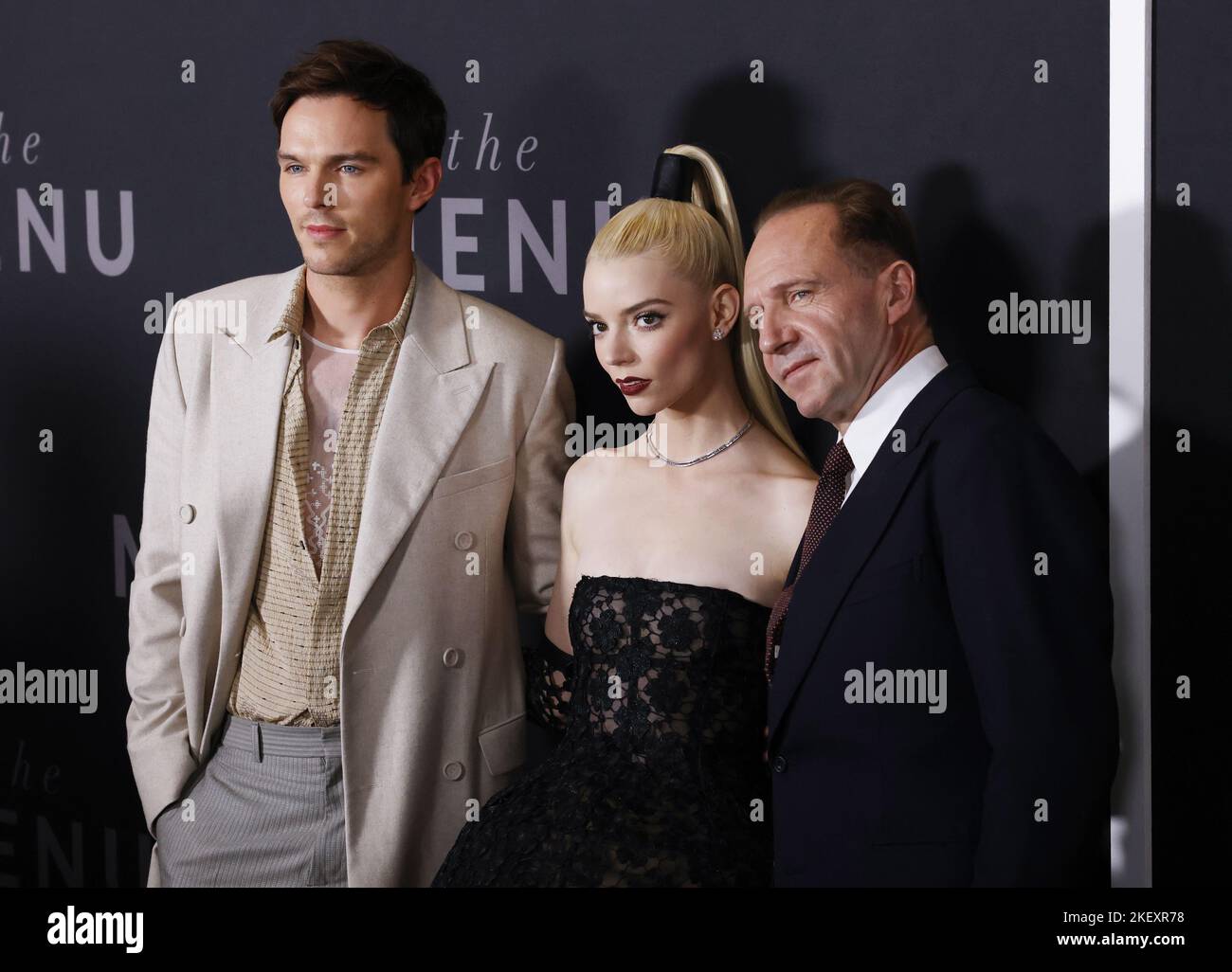 New York, Stati Uniti. 14th Nov 2022. Nicholas Hoult, Anya Taylor-Joy e Ralph Fiennes arrivano sul tappeto rosso al 'The Menu' New York Premiere all'AMC Lincoln Square Theater lunedì 14 novembre 2022 a New York City. Foto di John Angelillo/UPI Credit: UPI/Alamy Live News Foto Stock