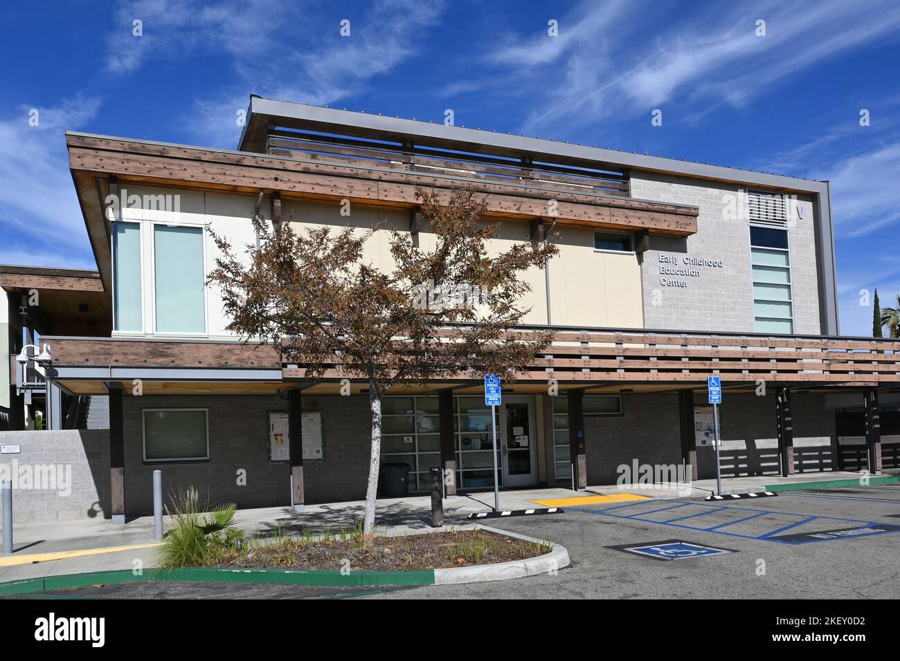 SANTA ANA, CALIFORNIA - 11 NOV 2022: Early Childhood Education Center nel campus del Santa Ana College. Foto Stock
