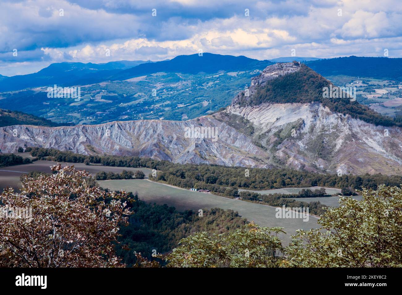 Le colline e il paesaggio da San Leo, San Leo, Rimini, Emilia Romagna, Italia, Europa Foto Stock