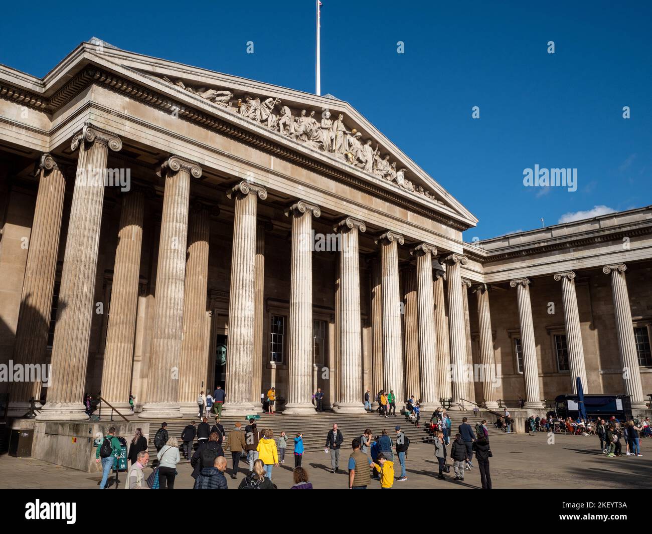 Ingresso al British Museum, Londra, Inghilterra, Regno Unito Foto Stock