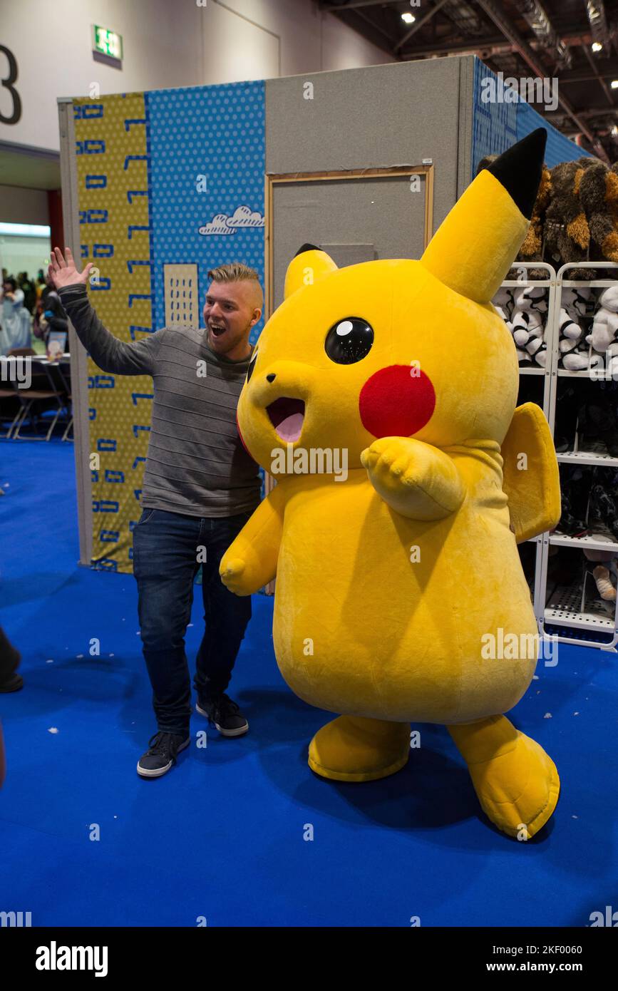 Pikachu costume immagini e fotografie stock ad alta risoluzione - Alamy