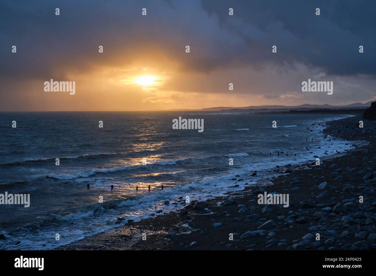 Tramonto sulla penisola di Llyn, visto da Dinas, Criccieth, Gwynedd, Galles Foto Stock