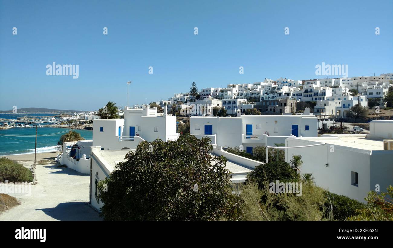 Piccolo villaggio Paros Grecia isola mediterranea egeo blu bianco Foto Stock