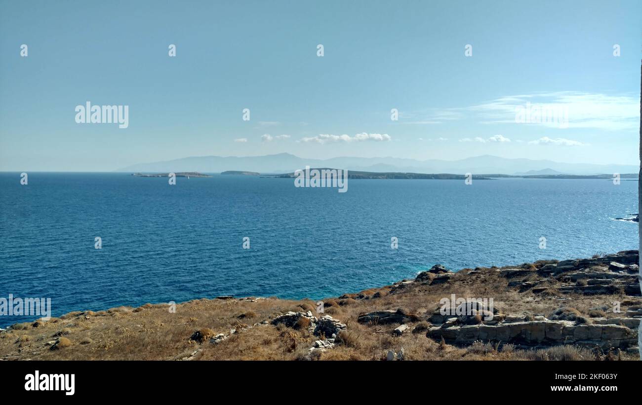 Costa con acque limpide Paros Grecia isola mediterranea egeo Foto Stock