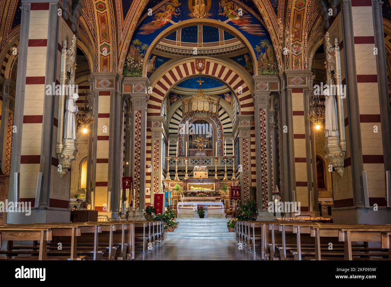 Interno della Basilica di Santa Margherita nella cittadina collinare di Cortona in Toscana Foto Stock