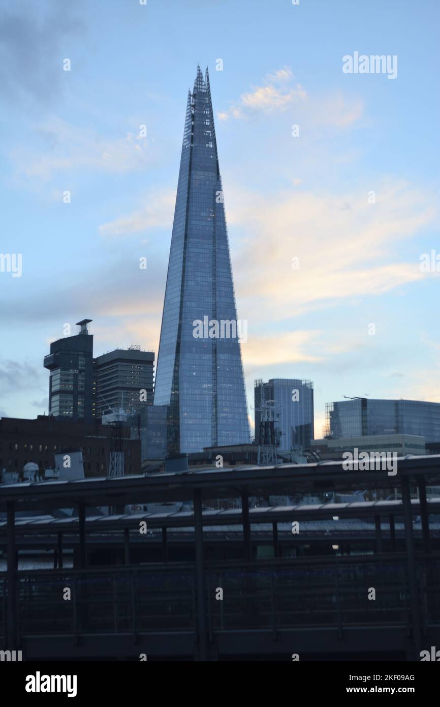 Lo Shard, chiamato anche Shard of Glass, Shard London Bridge e precedentemente London Bridge Tower, è un grattacielo a 95 piani Foto Stock Lo Shard, chiamato anche Shard of Glass, Shard London Bridge e precedentemente London Bridge Tower, è un grattacielo a 95 piani Foto Stock
