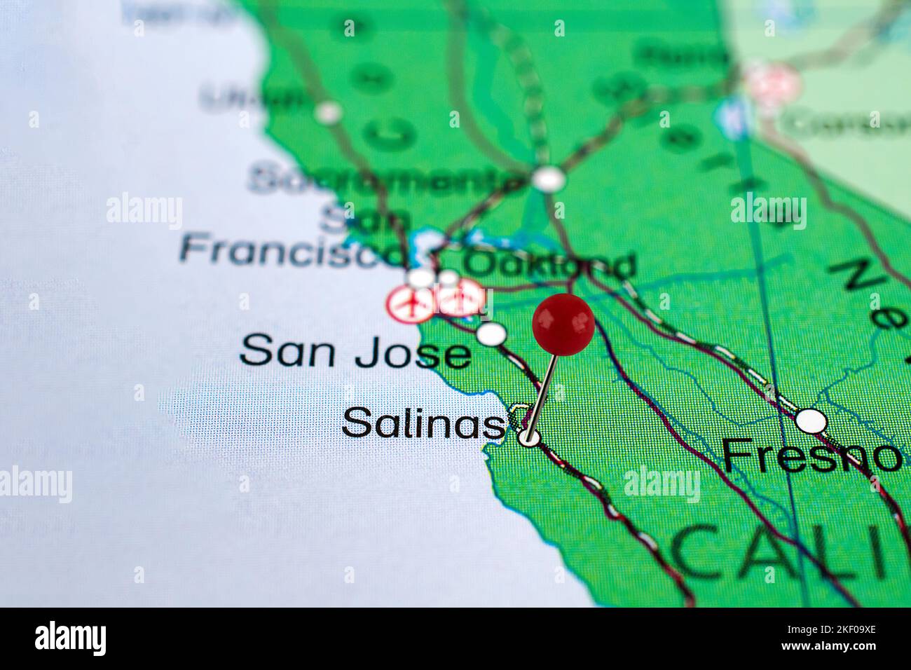 Mappa pin di Salinas. Primo piano della mappa di Salinas con spillo rosso. Mappa con puntina rossa di Salinas negli Stati Uniti. Foto Stock