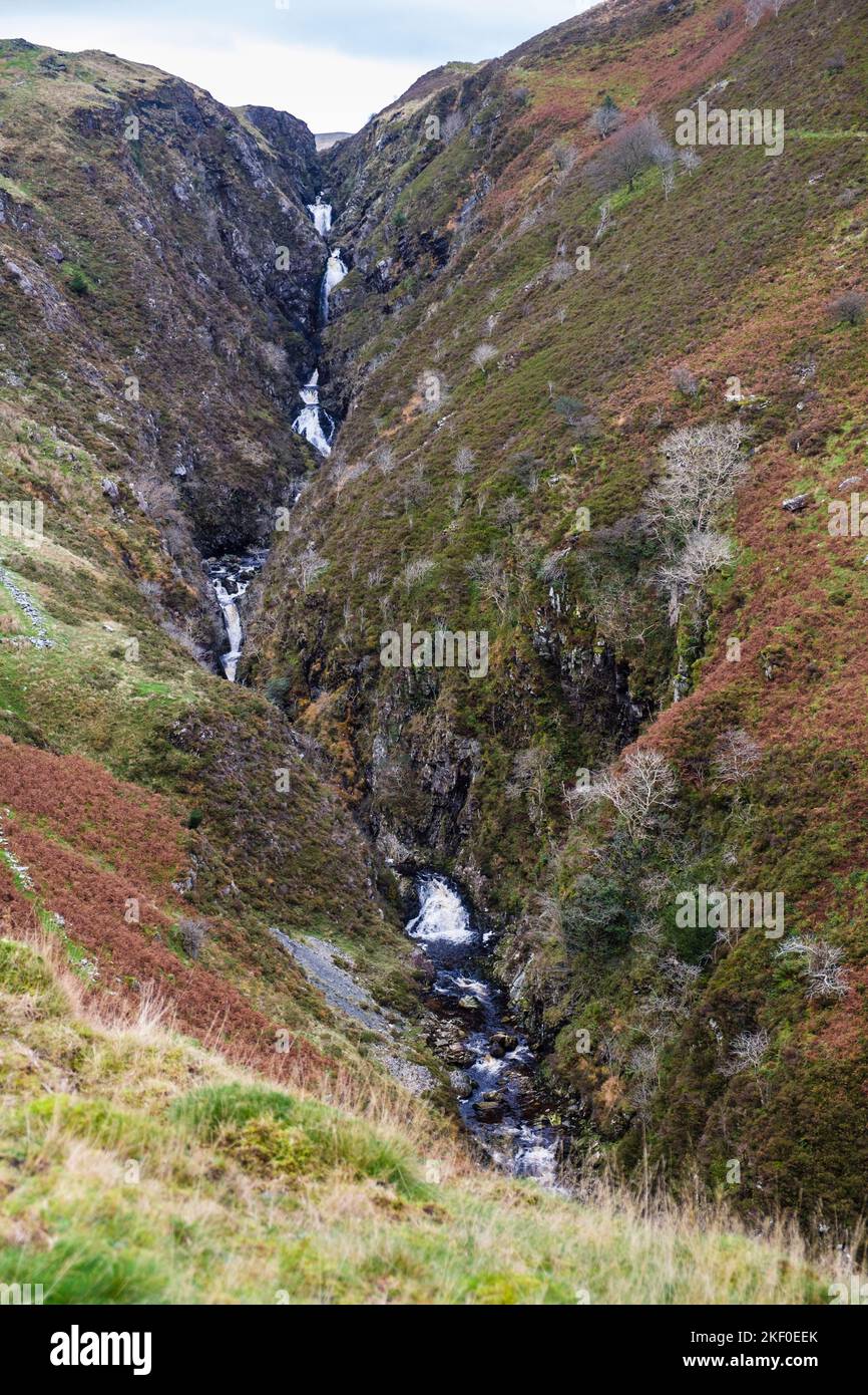 Rhaeadr y CWM cascata sul fiume Afon Cynfal in una gola vicino Llan Ffestiniog, Gwynedd, Galles del nord, Regno Unito, Gran Bretagna Foto Stock