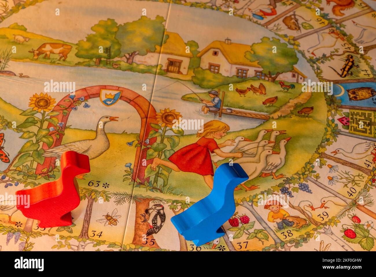 Una vista del gioco della vita (anche noto come la vita), un gioco da  tavolo creato originariamente nel 1860 da MIlton Bradley Foto stock - Alamy