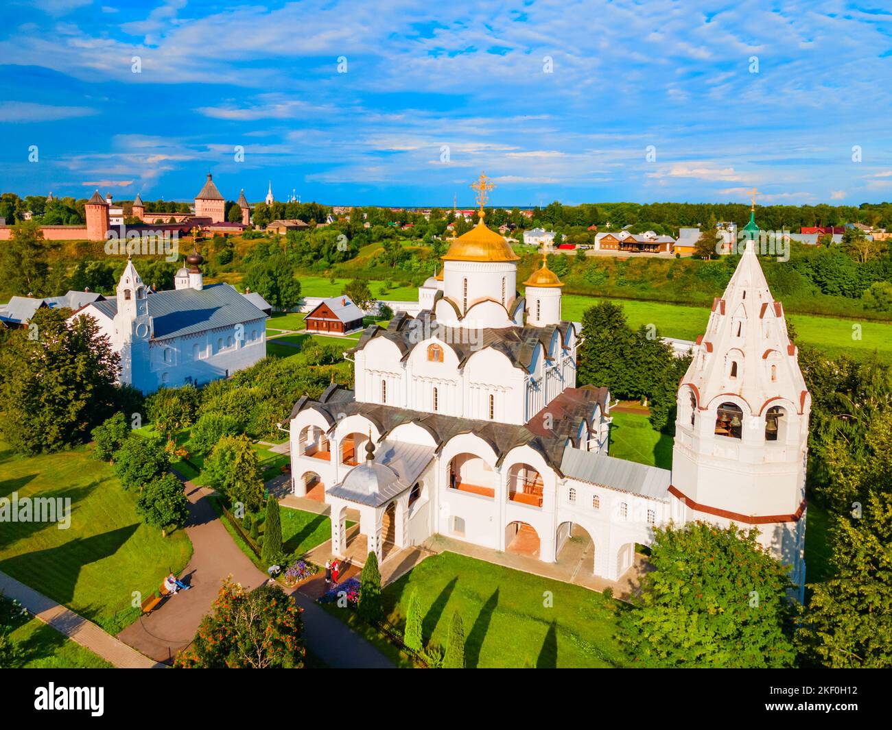 Intercessione o Monastero di Pokrovsky vista panoramica aerea nella città di Suzdal, anello d'Oro della Russia Foto Stock