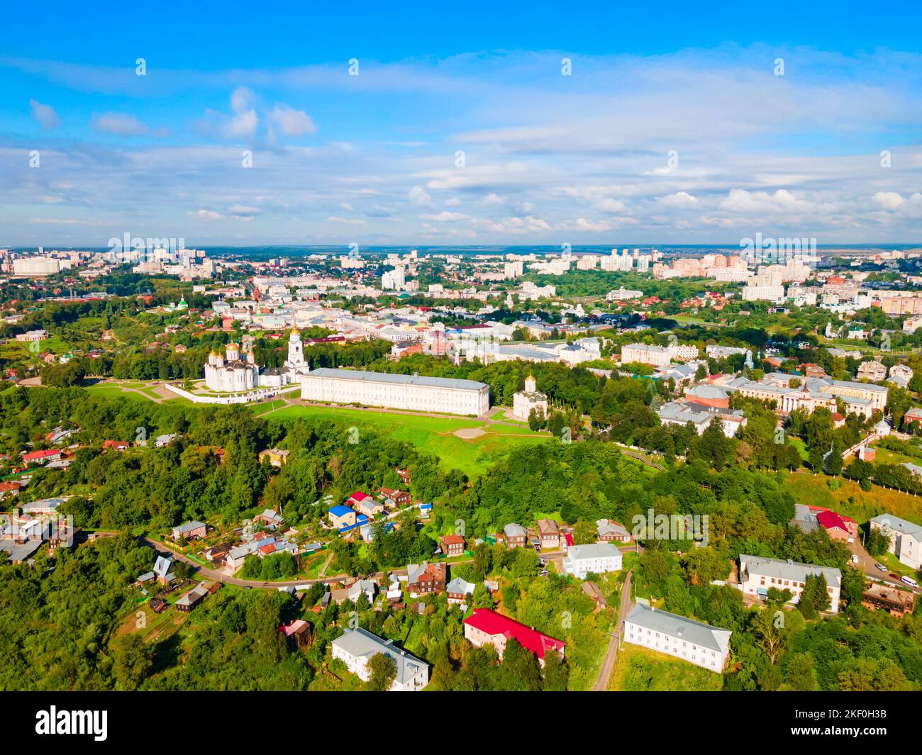 Vista panoramica aerea della Cattedrale della Dormizione o della Santa Assunzione e della Cattedrale di San Demetrio nella città di Vladimir, anello d'Oro della Russia Foto Stock