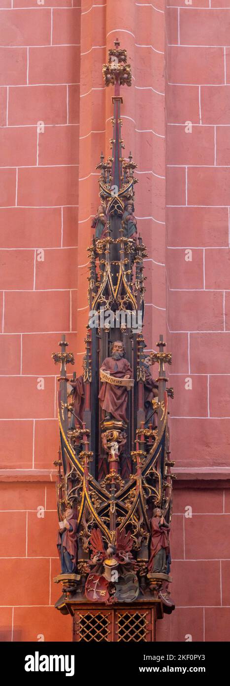 Particolare dell'altare in legno intagliato, Kaiserdom Sankt Bartholomäus, Cattedrale Imperiale di San Bartolomeo, Francoforte, Germania Foto Stock
