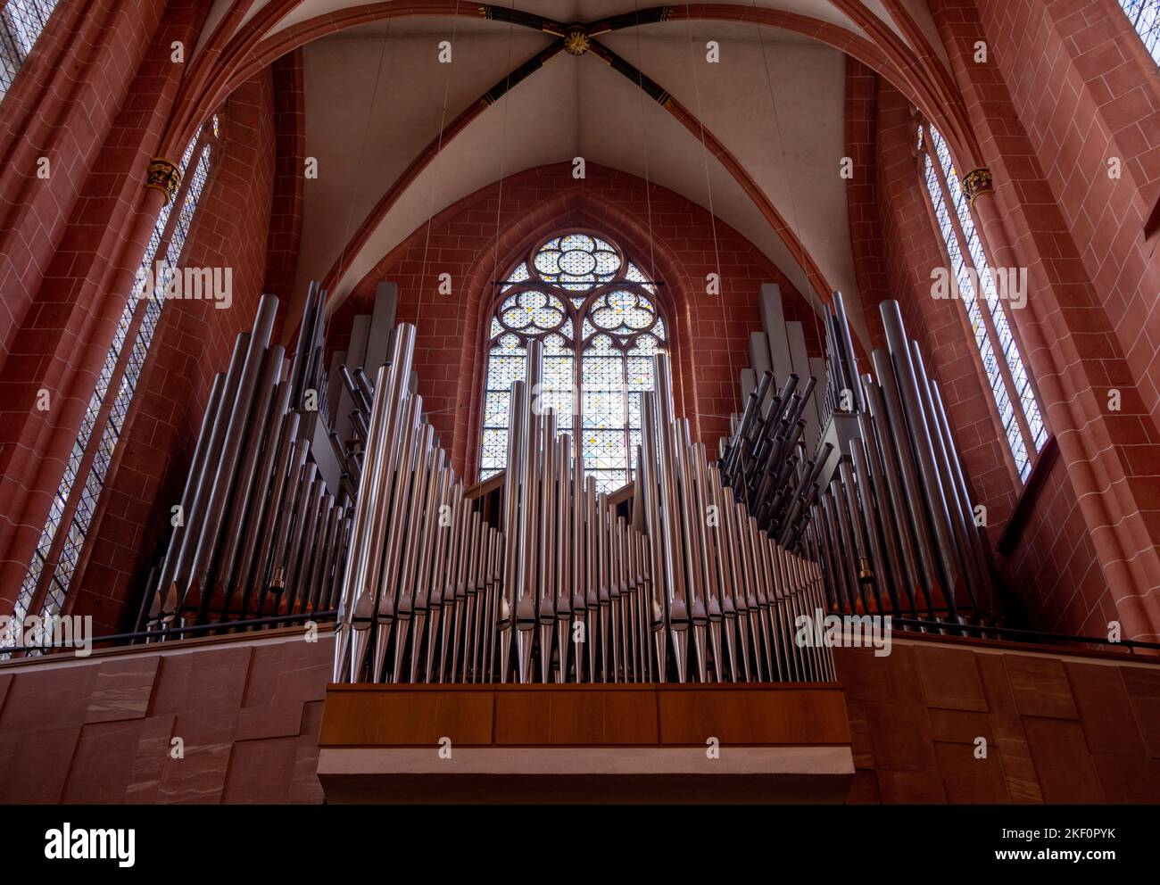 1957 organo principale costruito da Klais (D, Bonn), Kaiserdom Sankt Bartholomäus, Cattedrale Imperiale di San Bartolomeo, Francoforte, Germania Foto Stock