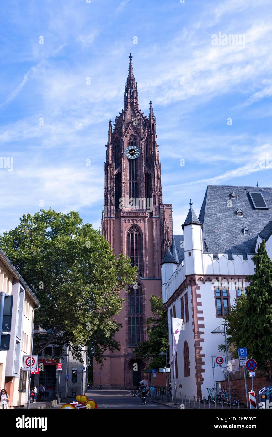 Vista del campanile, Kaiserdom Sankt Bartholomäus, Cattedrale Imperiale di San Bartolomeo, Francoforte, Germania Foto Stock