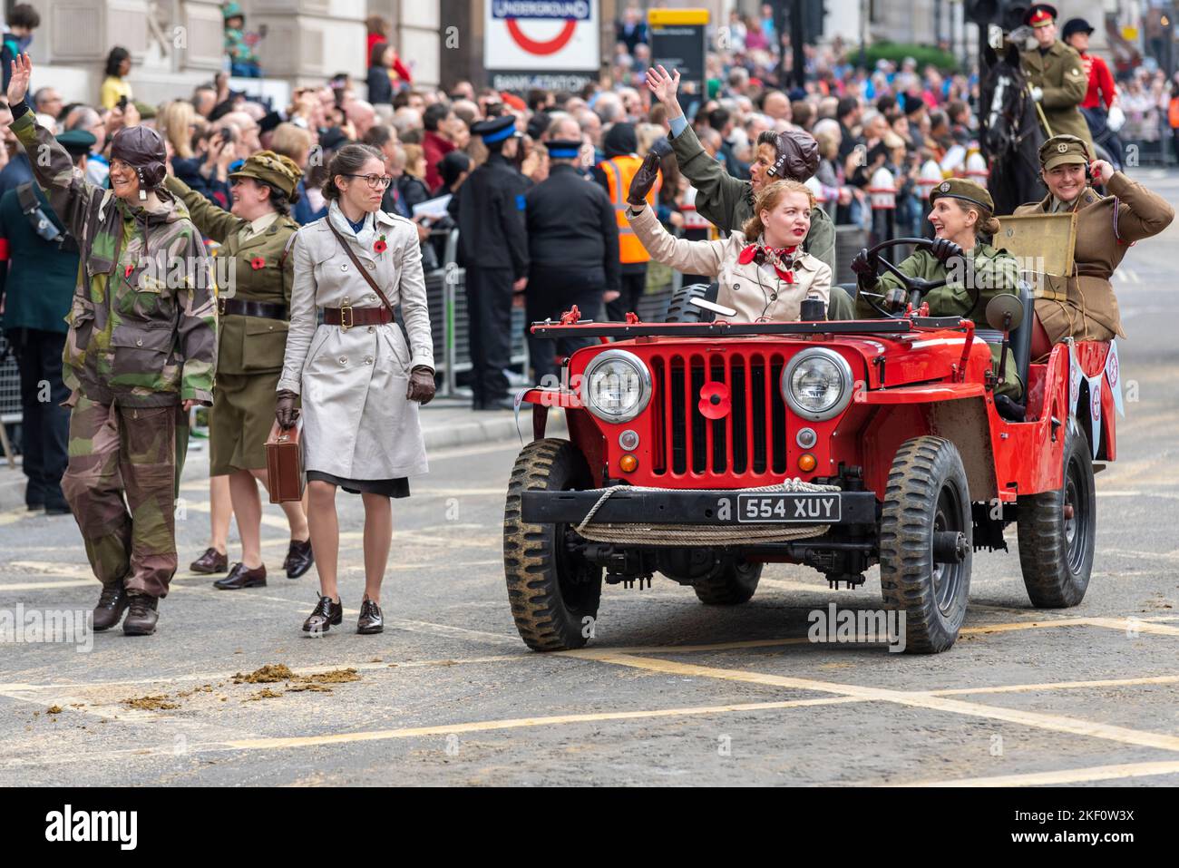 YEOMANRY, FANY (corpo volontario della Principessa Royal) alla sfilata del Lord Mayor's Show nella City di Londra, Regno Unito. Infermieri dell'esercito femminile Foto Stock