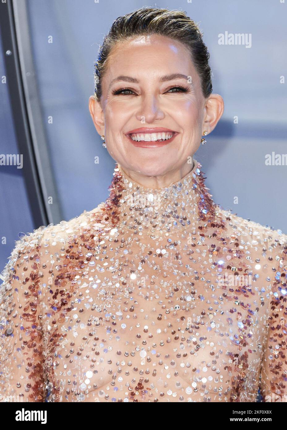 Los Angeles, California, Stati Uniti. 14 novembre 2022, l'attrice americana Kate Hudson indossa Elie Saab FW22 Couture arriva alla Los Angeles Premiere di Netflix 'Glass Onion: A Knives out Mystery' tenutasi presso l'Academy Museum of Motion Pictures il 14 novembre 2022 a Los Angeles, California, Stati Uniti. (Foto di Xavier Collin/Image Press Agency/NurPhoto) Credit: NurPhoto/Alamy Live News Foto Stock