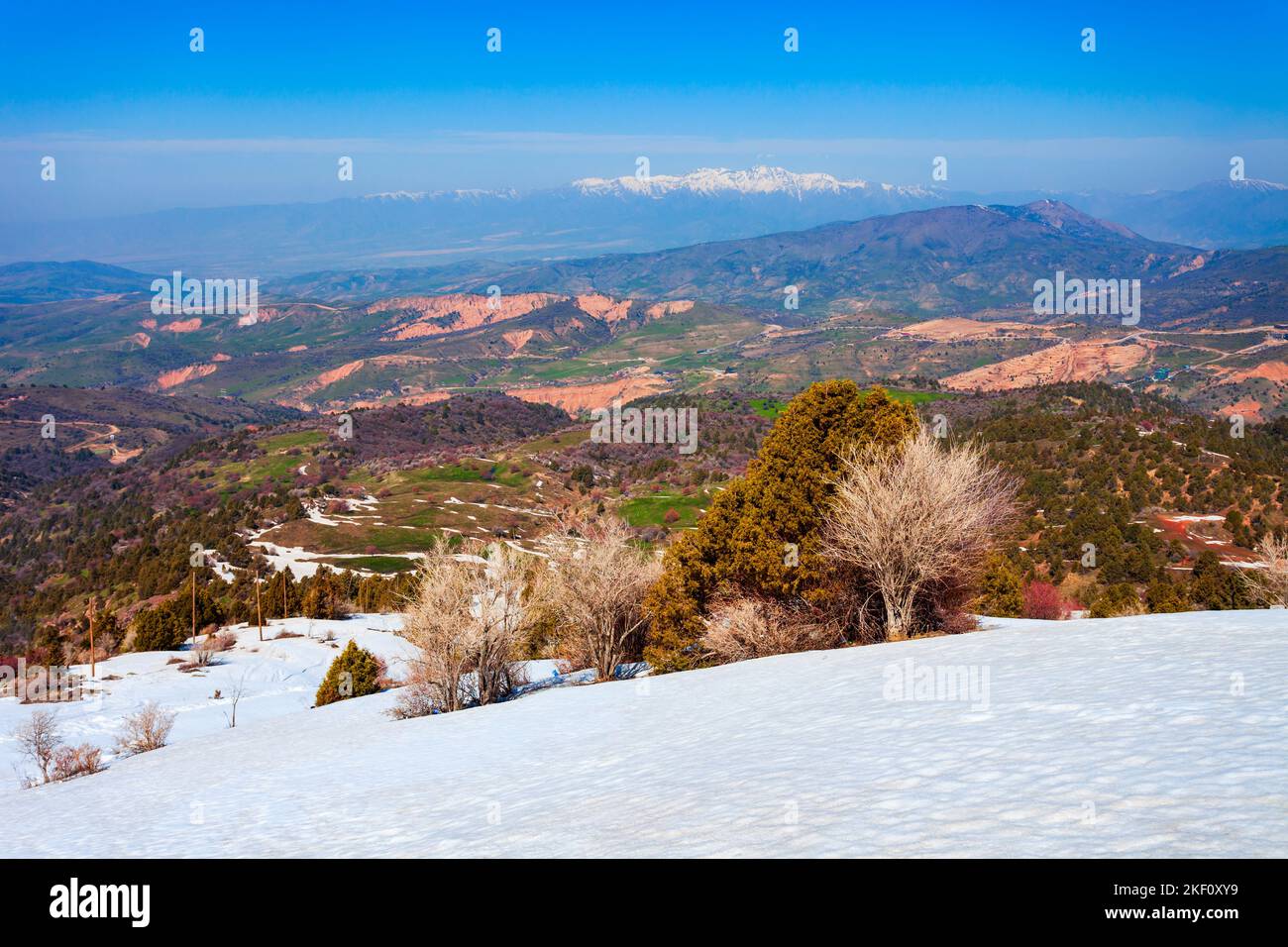 Chimgan nella catena montuosa di Tian Shan o Tengri Tagh nei pressi della città taskent in Uzbekistan in Asia centrale Foto Stock