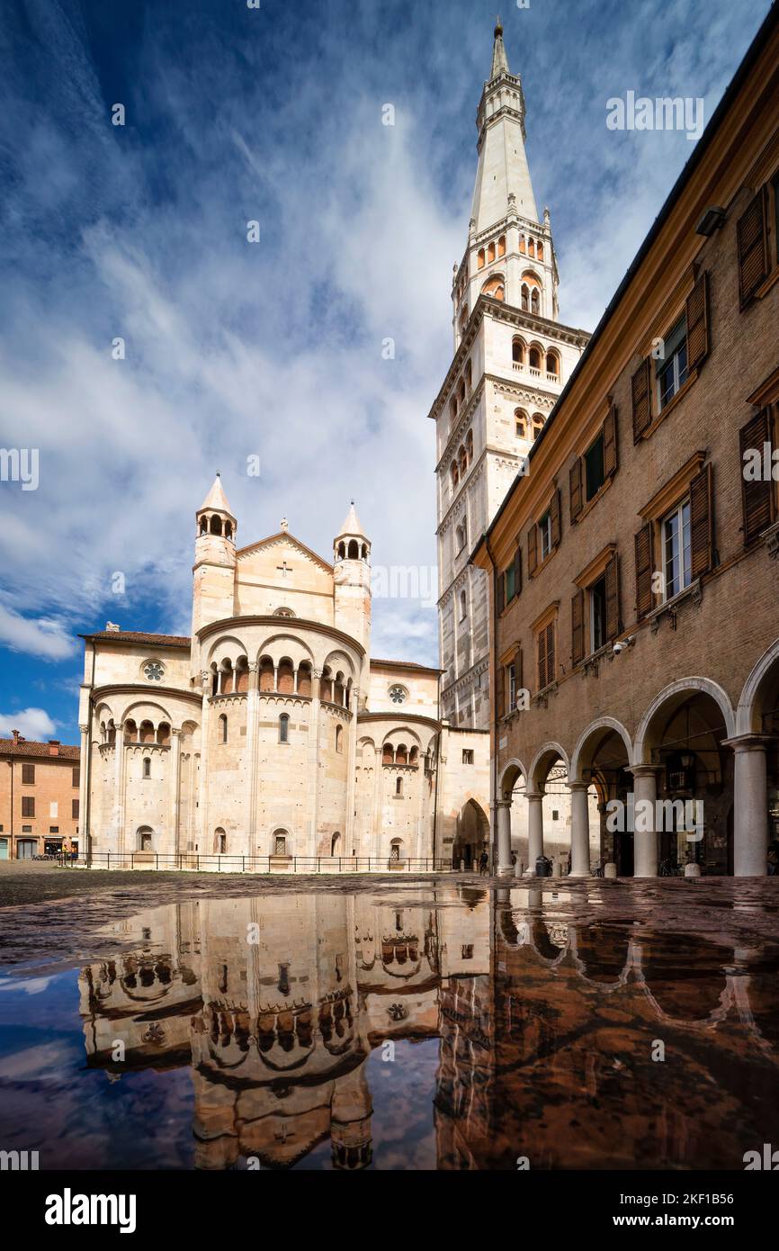 Ghirlandina dopo la pioggia (Modena, Emilia-Romagna, Italia) Foto Stock
