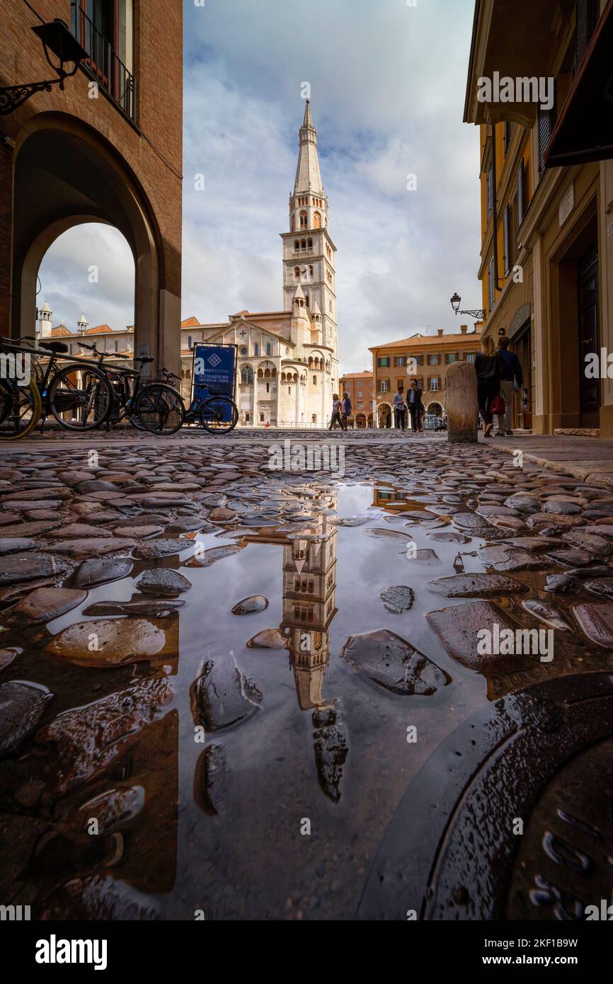 Ghirlandina dopo la pioggia (Modena, Emilia-Romagna, Italia) Foto Stock