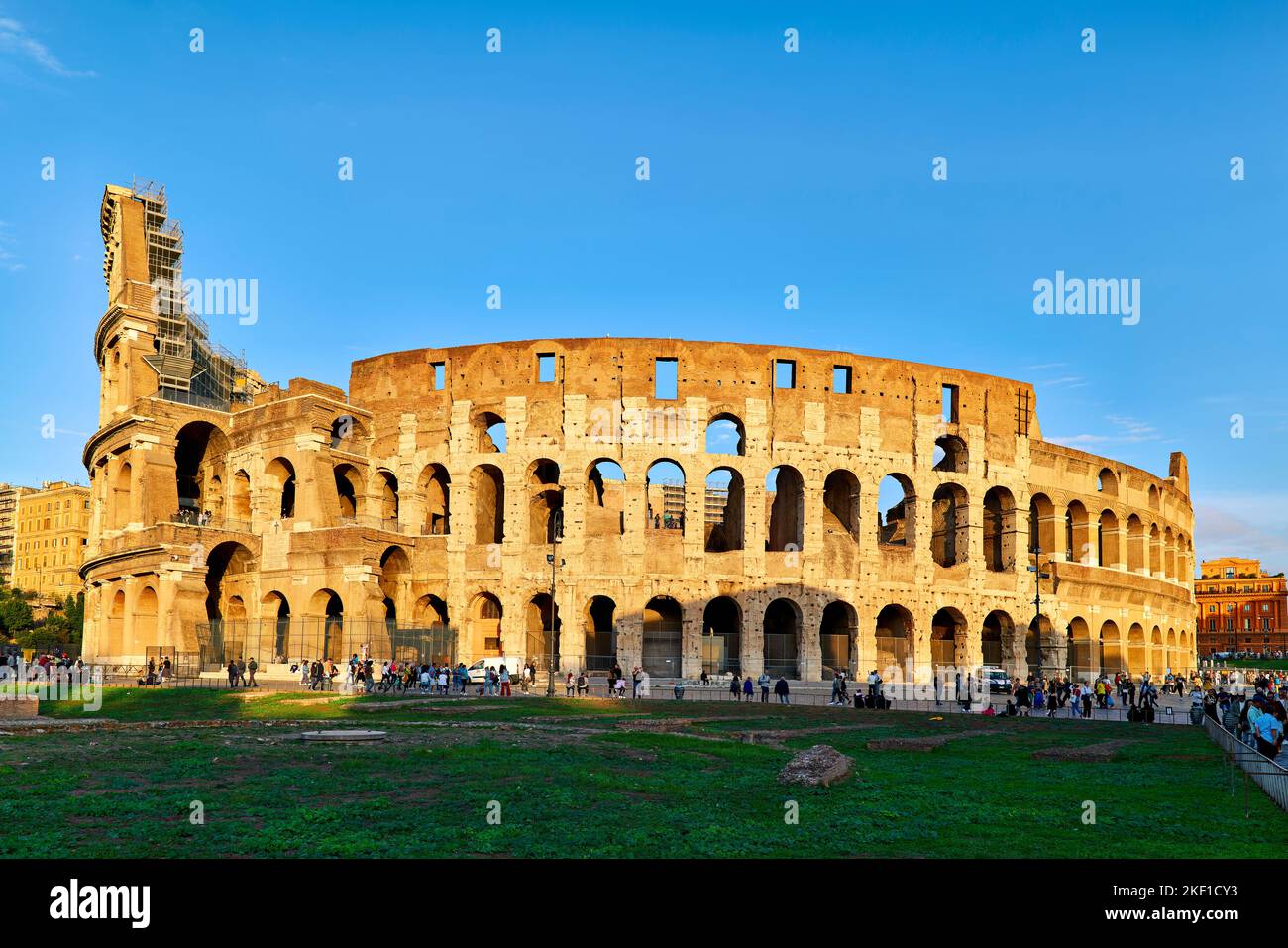 Roma Lazio Italia. Il Colosseo è un anfiteatro ovale situato nel centro di Roma, a est del Foro Romano Foto Stock