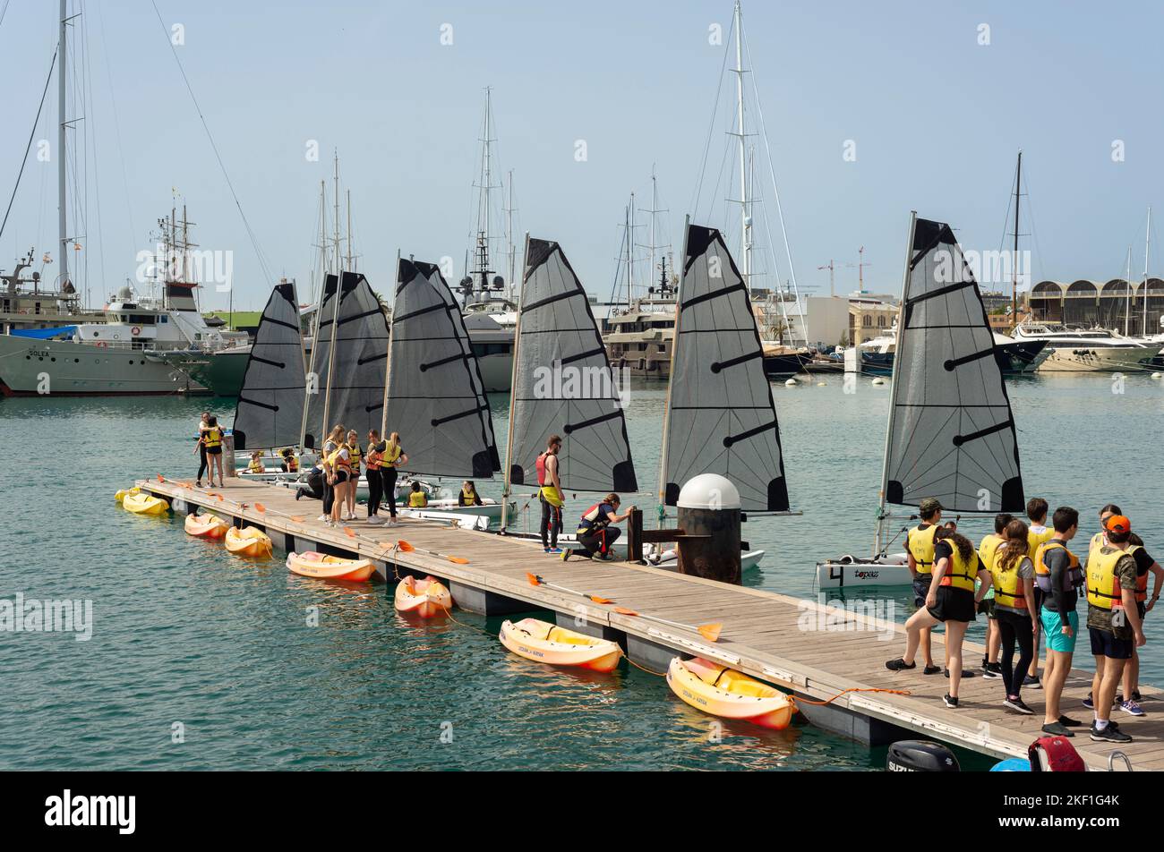 Scuola di vela a Valencia marina, Spagna. Gommoni Topaz. Foto Stock
