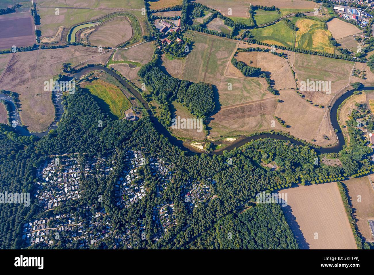 Vista aerea, fiume Lippe meandro, Lippeschleife, Waldferiendorf Eversum, fiume e lo sviluppo di pianura alluvionale della Lippe Vogelsang, rinaturazione, città b Foto Stock