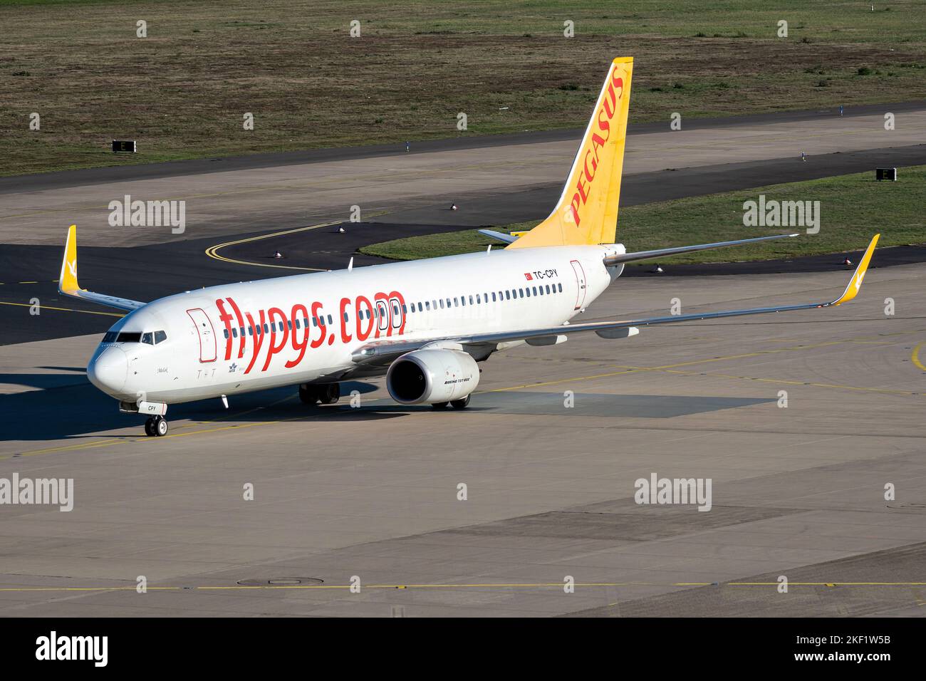 Pegasus Boeing 737-800 turco con registrazione TC-CPY all'aeroporto di Colonia/Bonn Foto Stock