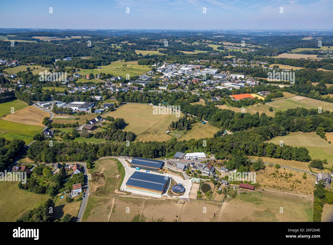 Vista aerea, cantiere con nuovo edificio a Berger Weg, allevamento di cavalli, vista del parco industriale Bossel, Obersprockhövel, Sprockhövel, Ruhr sono Foto Stock