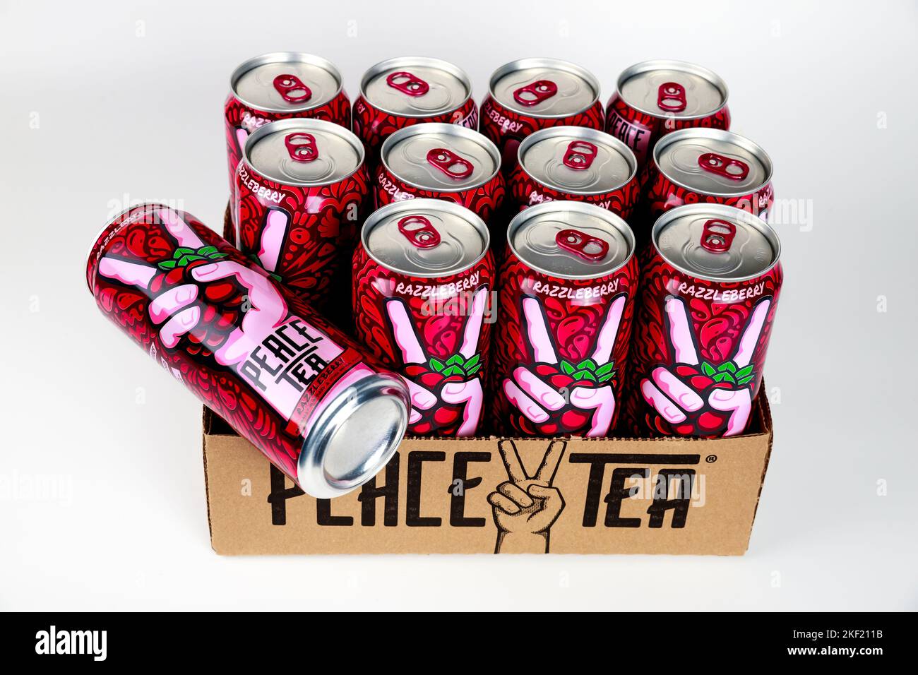 Il pacchetto Coca-Cola Company di lattine da tè Peace dal sapore naturale. Foto Stock