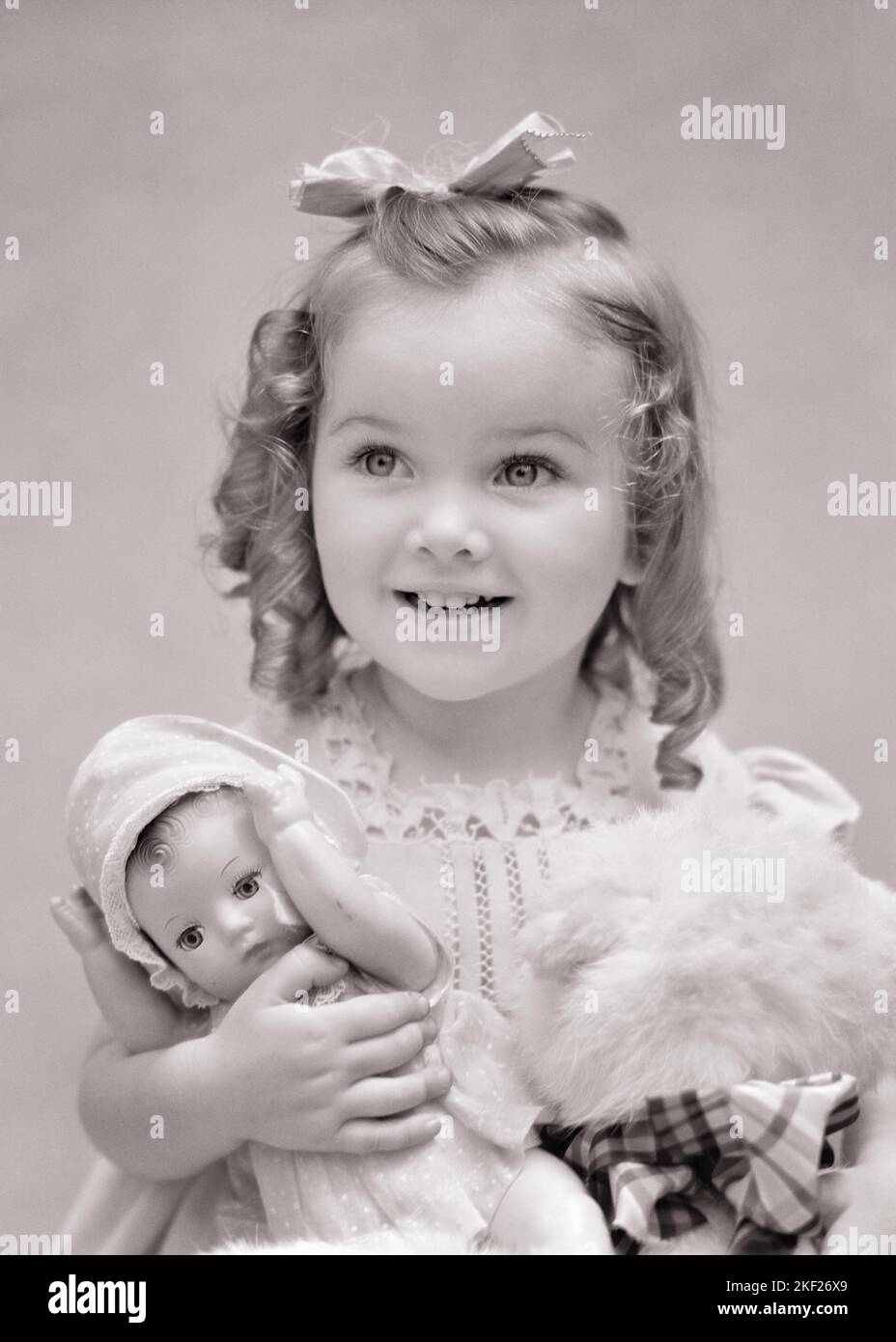 Bambola capelli neri immagini e fotografie stock ad alta risoluzione - Alamy