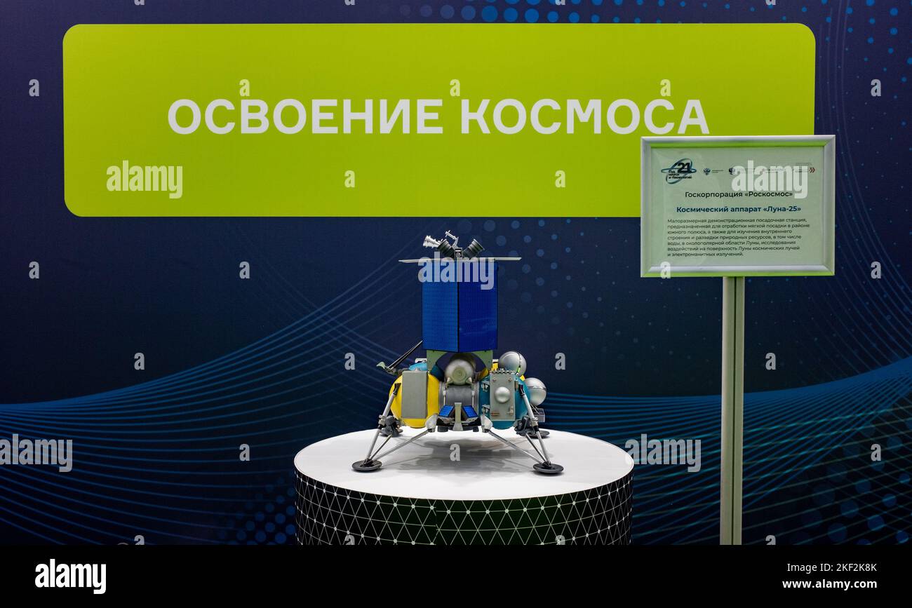 8 dicembre 2021, Sochi, Russia. Simulazione della navicella spaziale russa Luna 25 Foto Stock