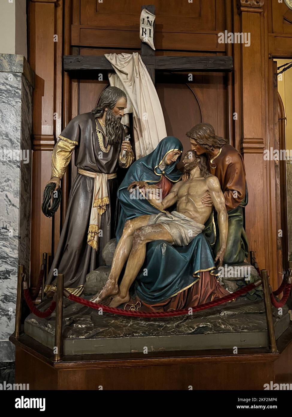 La Chiesa Cattolica Romana del Santissimo Redentore fu fondata nel 1844 dai Padri Redentoristi per servire il crescente numero di immigrati tedeschi che vivono nella città. Situato sulla East Third Street in un'area precedentemente conosciuta come Kleindeutschland ('piccola Germania'), l'attuale edificio della chiesa simile a una cattedrale fu costruito nel 1851-52 su disegno di un Sig. Walsh, e dedicato il 28 novembre 1852. Foto Stock