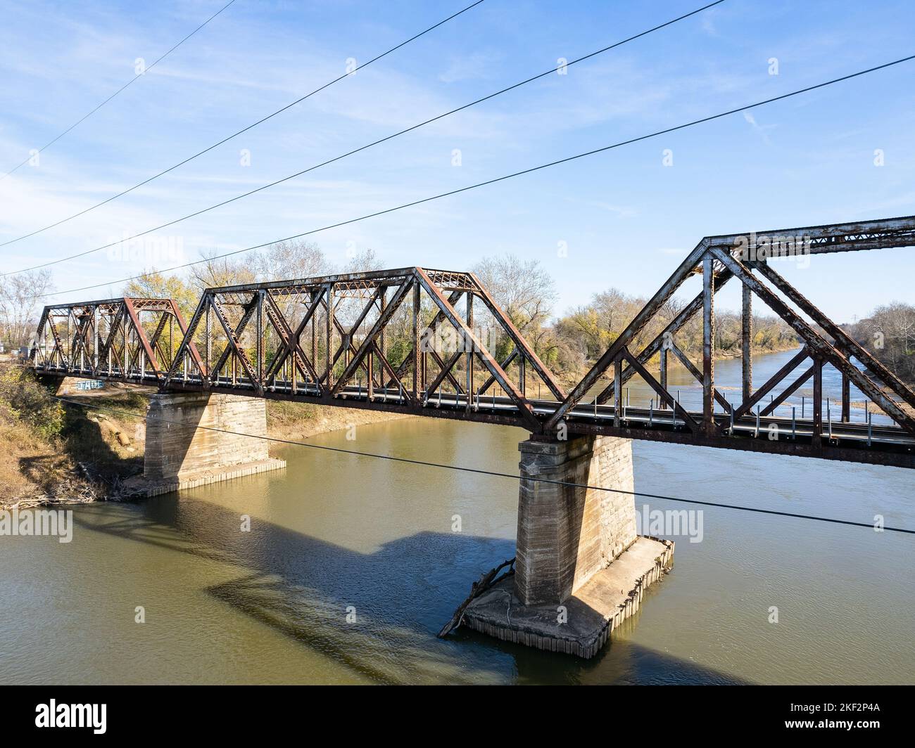Vista aerea del fiume Meramec e del ponte ferroviario Foto Stock