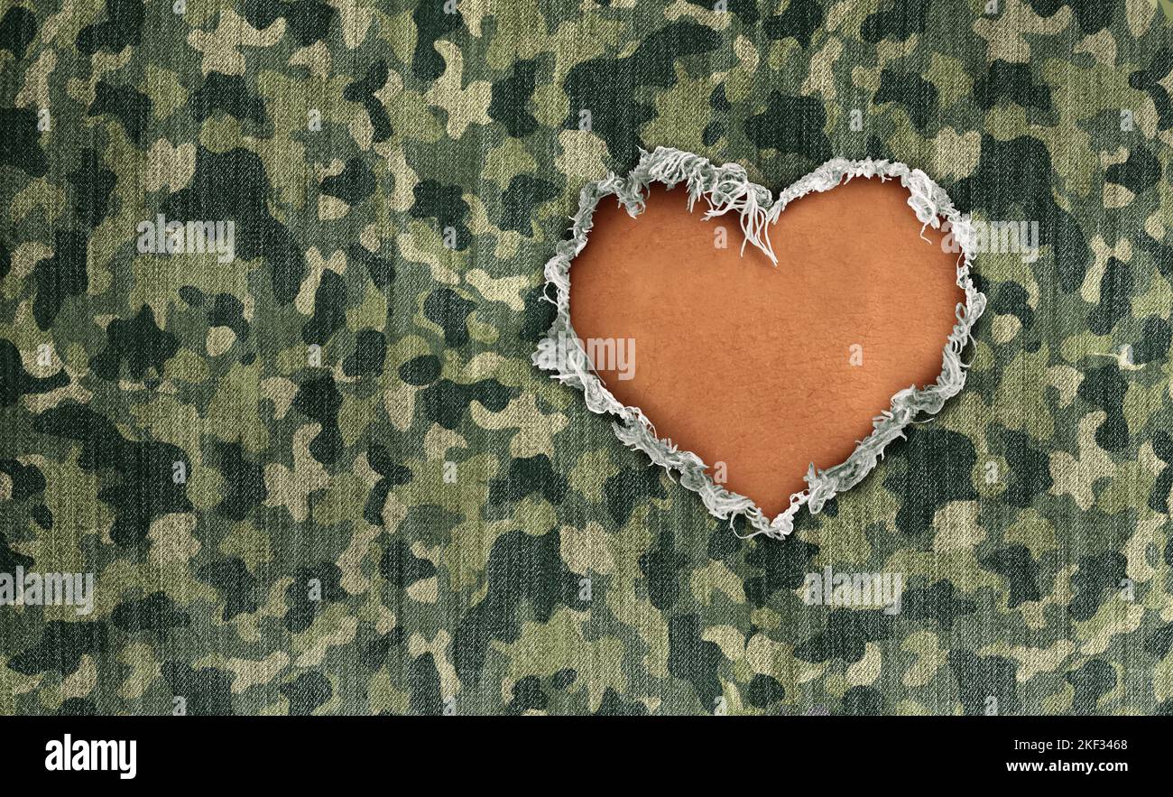 L'eroe militare ama il tessuto mimetizzato in tempo di guerra con un foro a forma di cuore che rappresenta il rispetto per gli eroi guerrieri che difendono la libertà e la cura Foto Stock