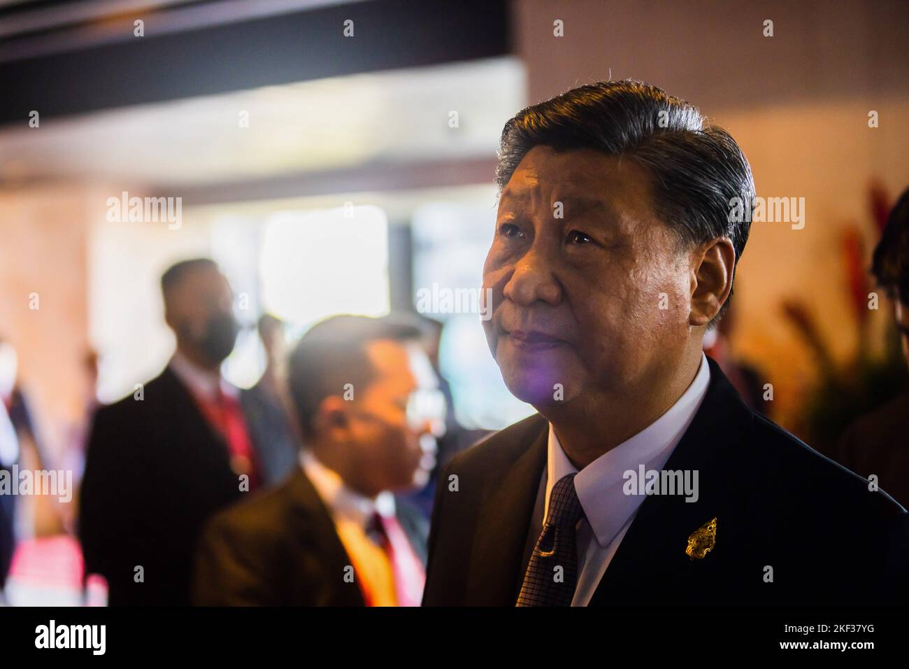 Nusa Dua, Indonesia. 16th Nov 2022. XI Jinping, Presidente della Cina, arriva per una sessione di lavoro al vertice del G20. Il gruppo dei G20, i paesi industrializzati più forti e le economie emergenti, si riunisce per due giorni sull'isola indonesiana di Bali. Credit: Christoph Soeder/dpa/Alamy Live News Credit: dpa picture Alliance/Alamy Live News Foto Stock