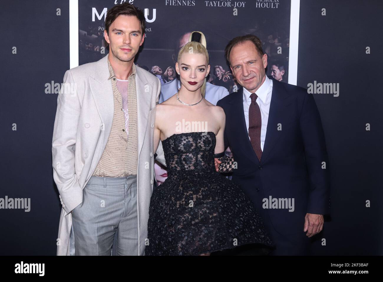 New York City, Stati Uniti. 14th Nov 2022. MANHATTAN, NEW YORK CITY, NEW YORK, USA - 14 NOVEMBRE: L'attore inglese Nicholas Hoult, l'attrice americana-argentina-britannica Anya Taylor-Joy e l'attore inglese Ralph Fiennes arrivano al New York Premiere of Searchlight Pictures' 'The Menu' tenuto presso l'AMC Lincoln Square 13 Theater il 14 novembre 2022 a Manhattan, New York City, New York, Stati Uniti. (Foto di Jordan Hinton/Image Press Agency) Credit: Image Press Agency/Alamy Live News Foto Stock