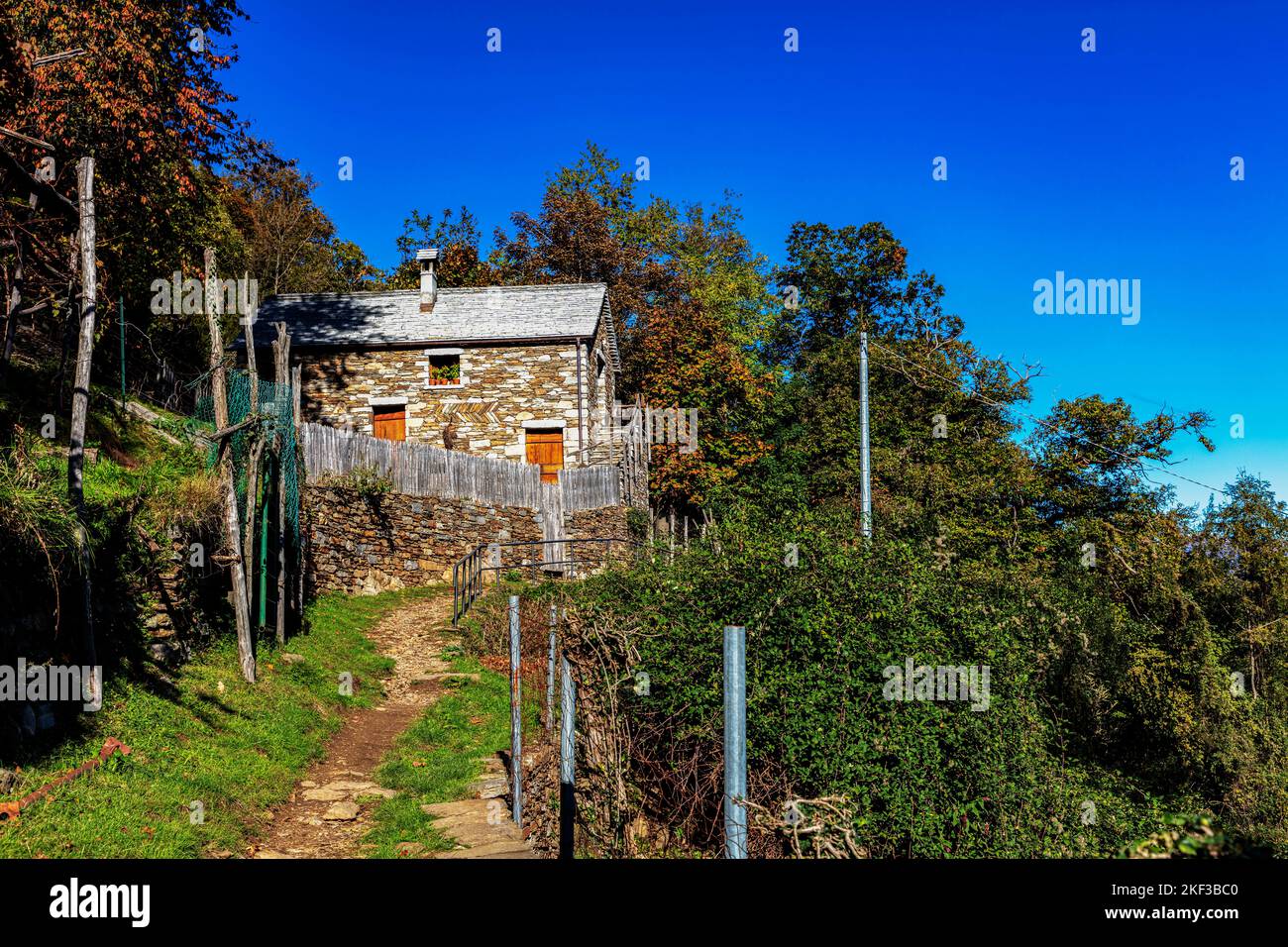 Casa in pietra in stile rustico, Cannobio, Lago maggiore, Verbano-Cusio-Ossola, Piemonte, Italia Foto Stock
