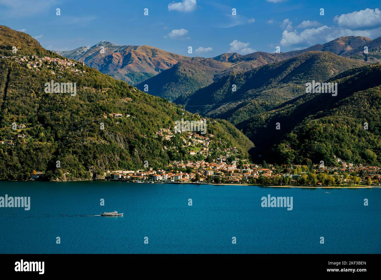 Vista a Luino, Lago maggiore, Varese, Lombardia, Italia Foto Stock