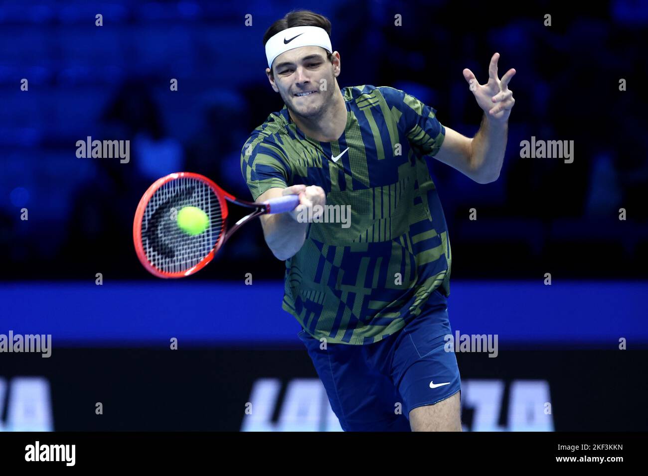 Torino, italia, 16/11/2022, Torino, Italia. 15th Nov 2022. Taylor Fritz of USA in azione durante il round Robin single match tra Casper Ruud di Norvegia e Taylor Fritz of USA durante il giorno tre delle finali del Nitto ATP World Tour. Casper Ruud vince 6-3, 4-6, 7-6 su Taylor Fritz. Credit: Marco Canoniero/Alamy Live News Foto Stock