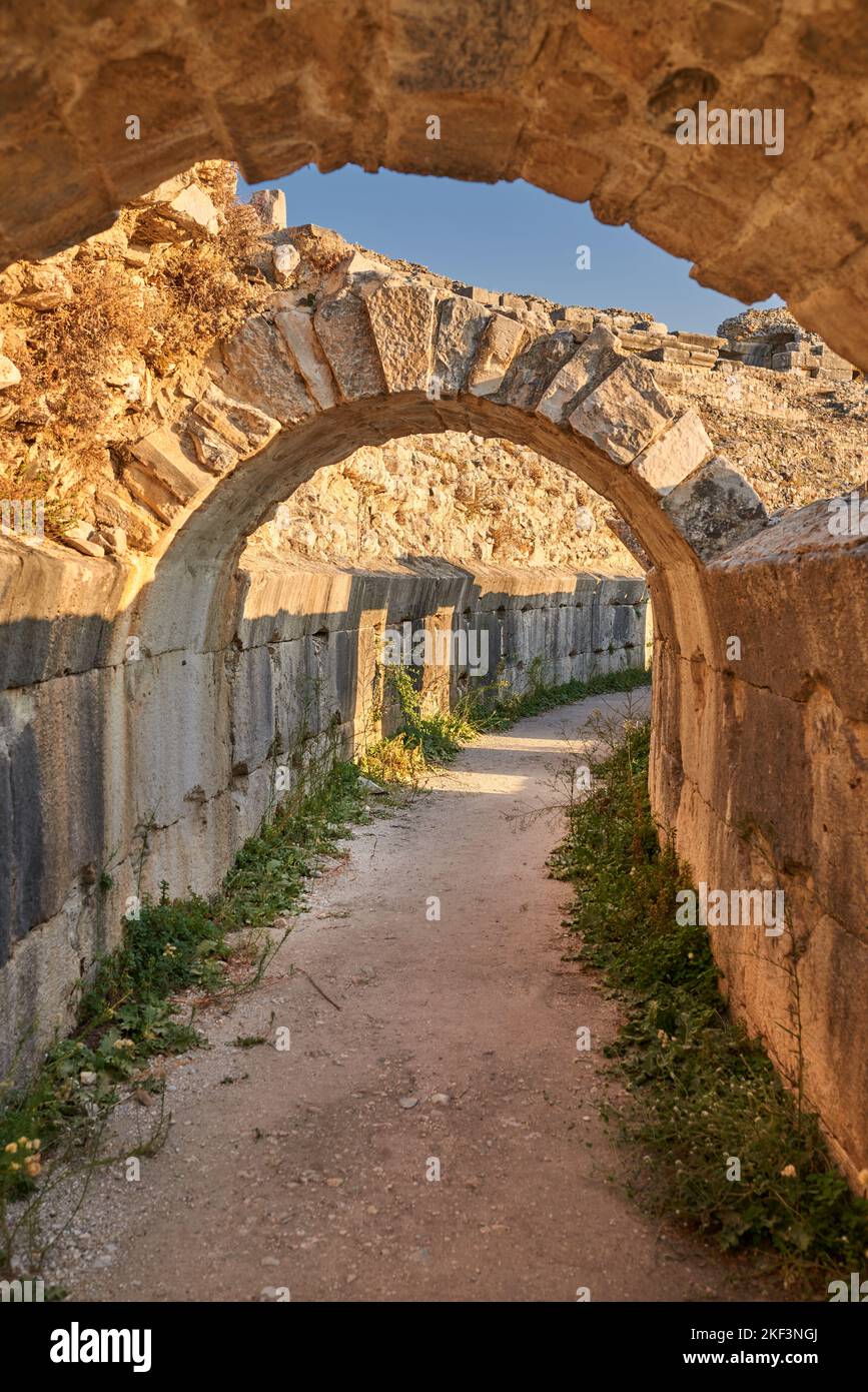Mileto antico anfiteatro della città, Turchia. Foto di Mileto. Mileto era un'antica città greca sulla costa occidentale dell'Anatolia, vicino alla foce Foto Stock
