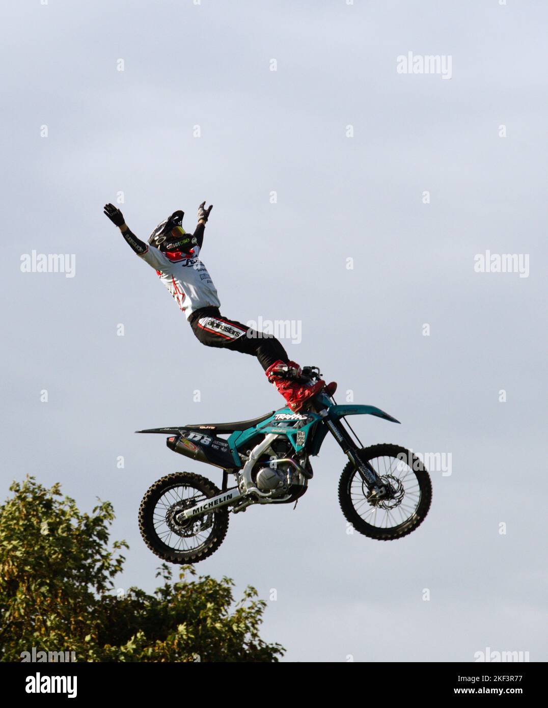 Motociclista Stunt Motorcross Foto Stock