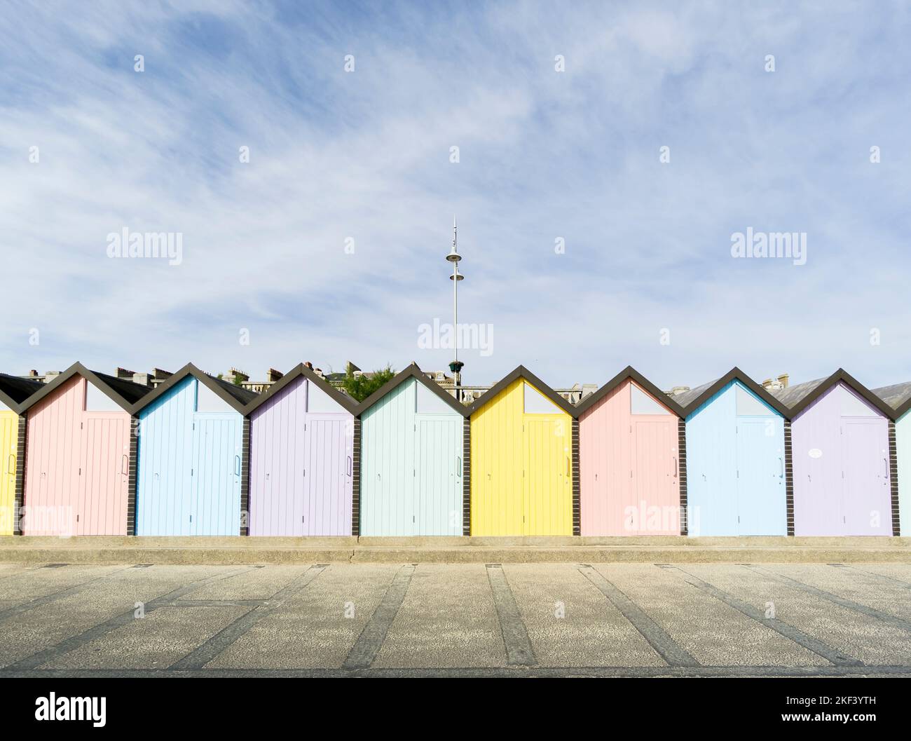 Capanne sulla spiaggia Lowestoft fronte mare, Lowestoft Suffolk 2022 Foto Stock