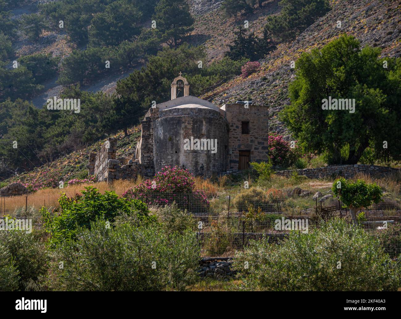Vecchia chiesa greco-ortodossa nella gola di Samaria Foto Stock