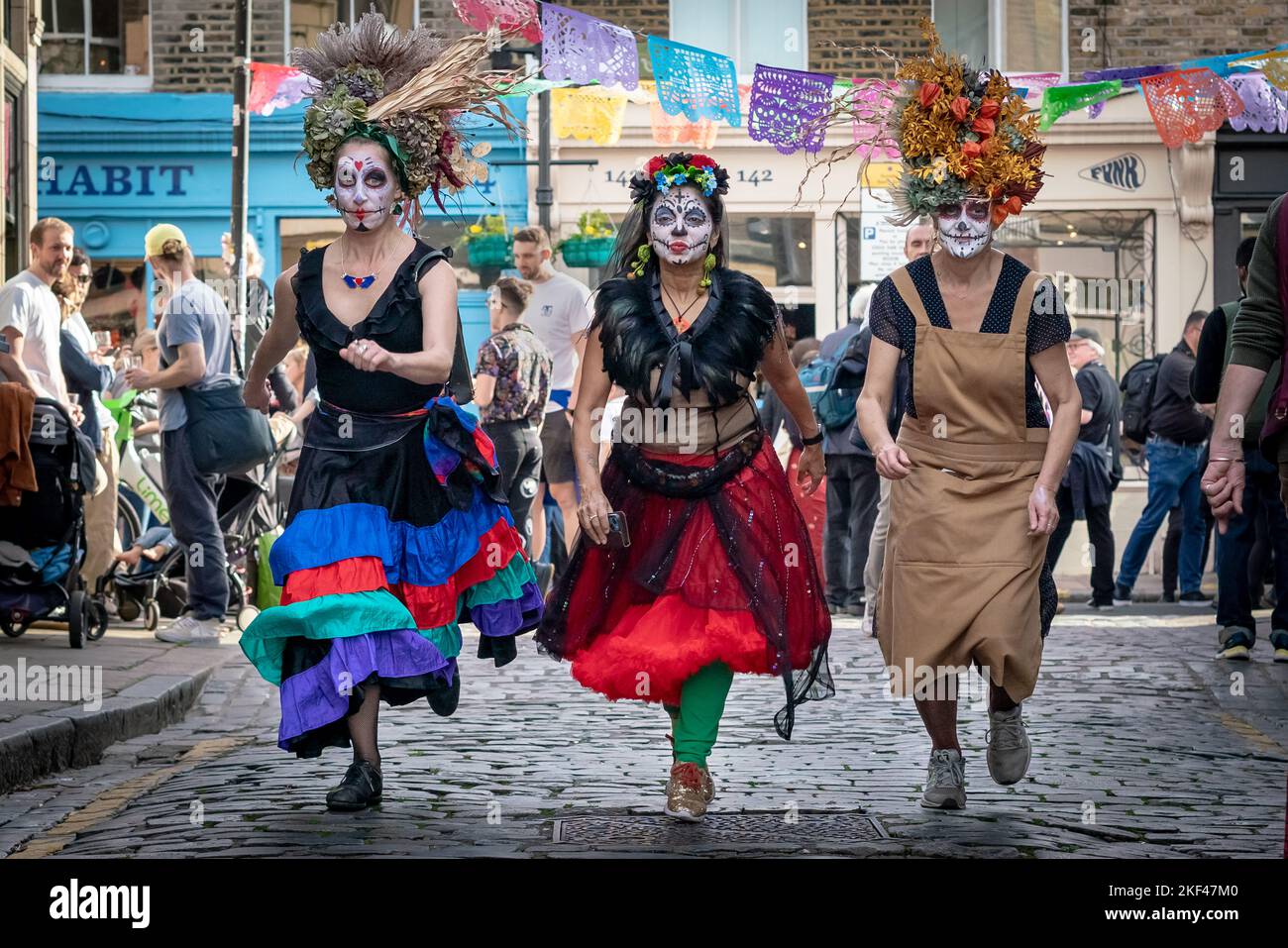 Il Day of the Dead Festival di Londra. La tradizione messicana è vissuta su Columbia Road nella parte orientale di Londra, nel Regno Unito. Foto Stock