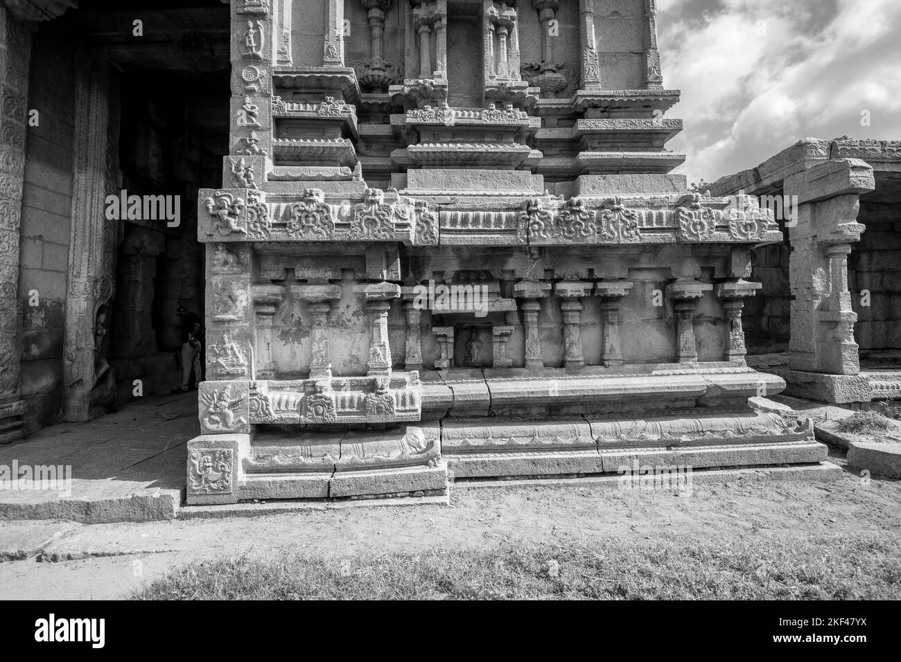 Rovine del tempio di Achyutaraya, sito patrimonio dell'umanità dell'UNESCO a Hampi, India Foto Stock