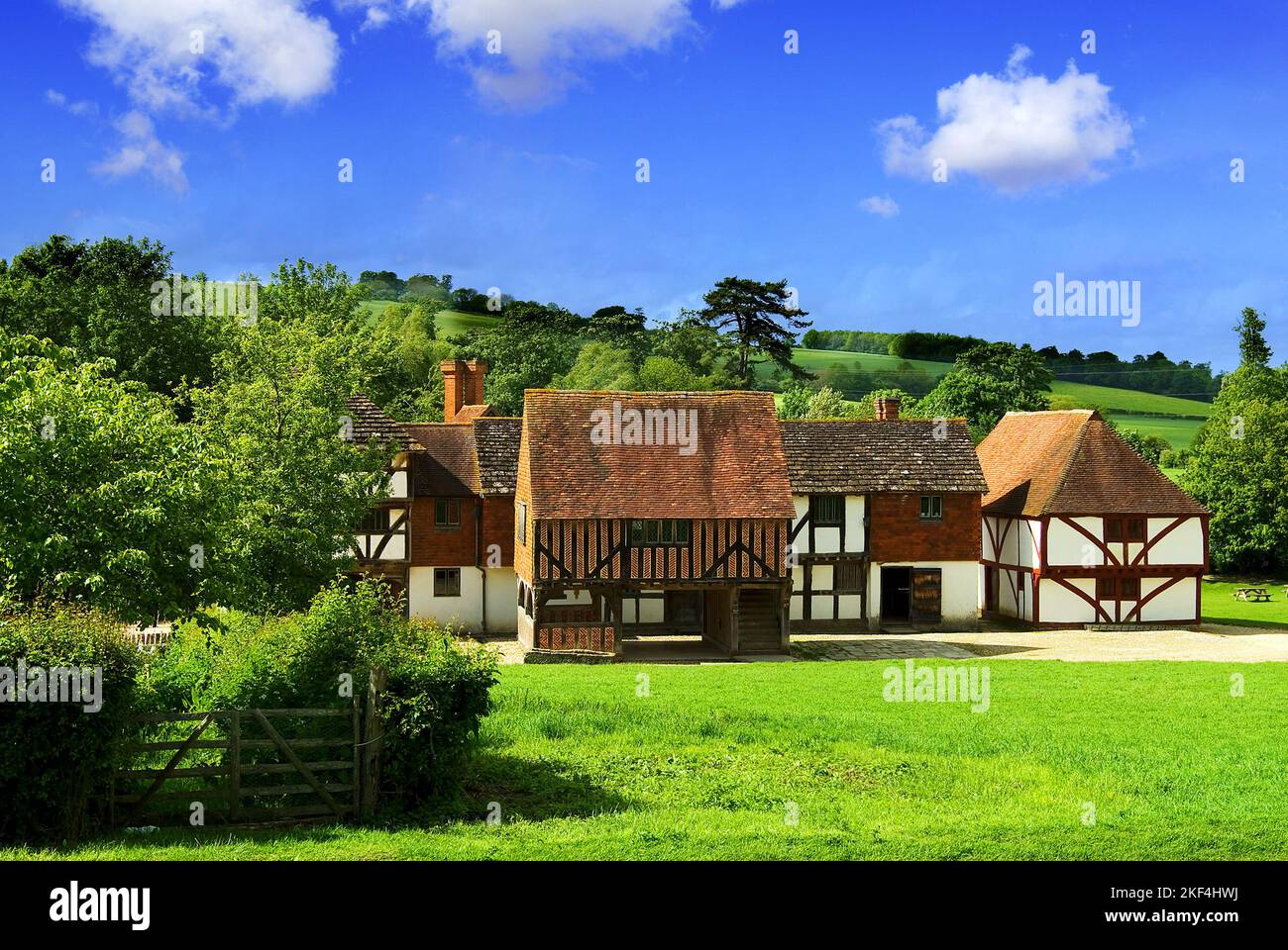 Traditionelle Häuser im Weald & Downland Museo all'aperto di Singleton, Südostengland. Rund um die 50 historische Gebäude aus dem 13. Bis 19. JH. Con Foto Stock Traditionelle Häuser im Weald & Downland Museo all'aperto di Singleton, Südostengland. Rund um die 50 historische Gebäude aus dem 13. Bis 19. JH. Con Foto Stock