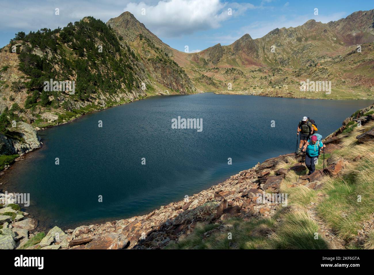 Escursionisti a Baborte Lake.Pyrenees.Catalunya.Spain Foto Stock