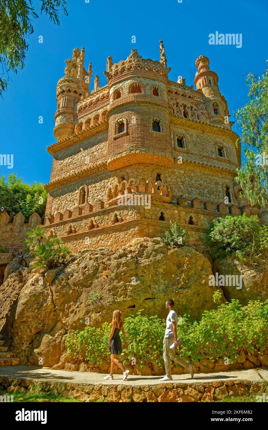 Castillo de Colomares a Benalmadena sulla Costa del Sol, un monumento dedicato a Cristoforo Colombo e alle sue spedizioni spagnole nelle Americhe. Foto Stock