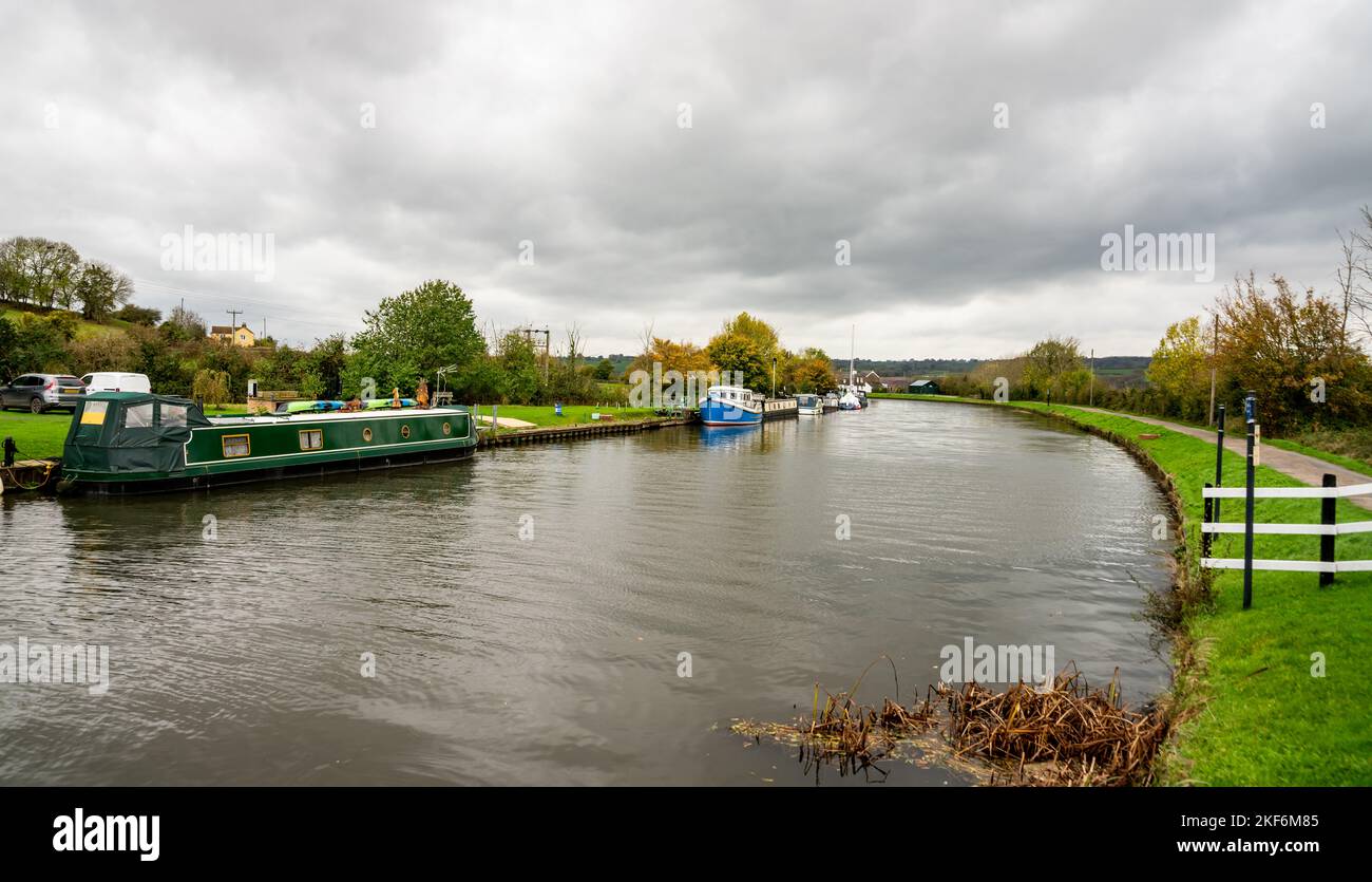 Vista del Gloucester-Sharpness Ship Canal dal Ponte inferiore a Purton, Berkeley, Gloucestershire, Regno Unito Foto Stock