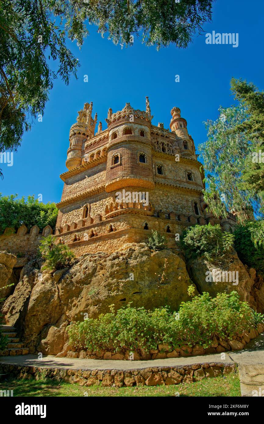 Castillo de Colomares a Benalmadena sulla Costa del Sol, un monumento dedicato a Cristoforo Colombo e alle sue spedizioni spagnole nelle Americhe. Foto Stock